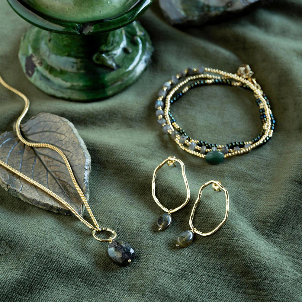 
                      
                        Ketting Awareness Labradorite-gold
                      
                    