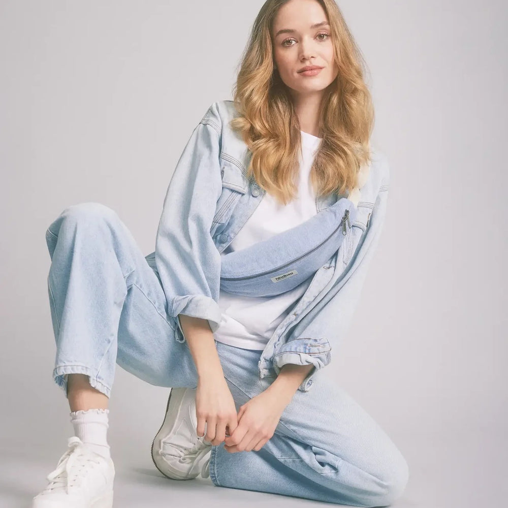 
                      
                        Fanny Pack Olivia-denim blue
                      
                    