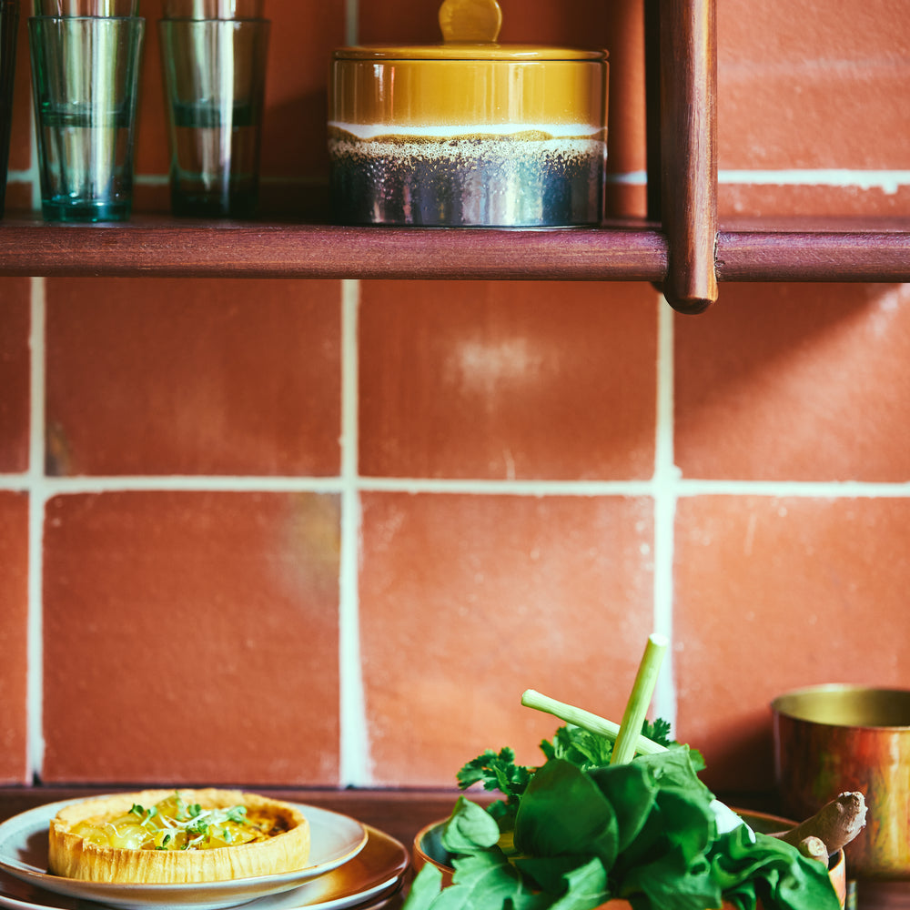 
                      
                        70s ceramics: Salad Bowl High-shore
                      
                    