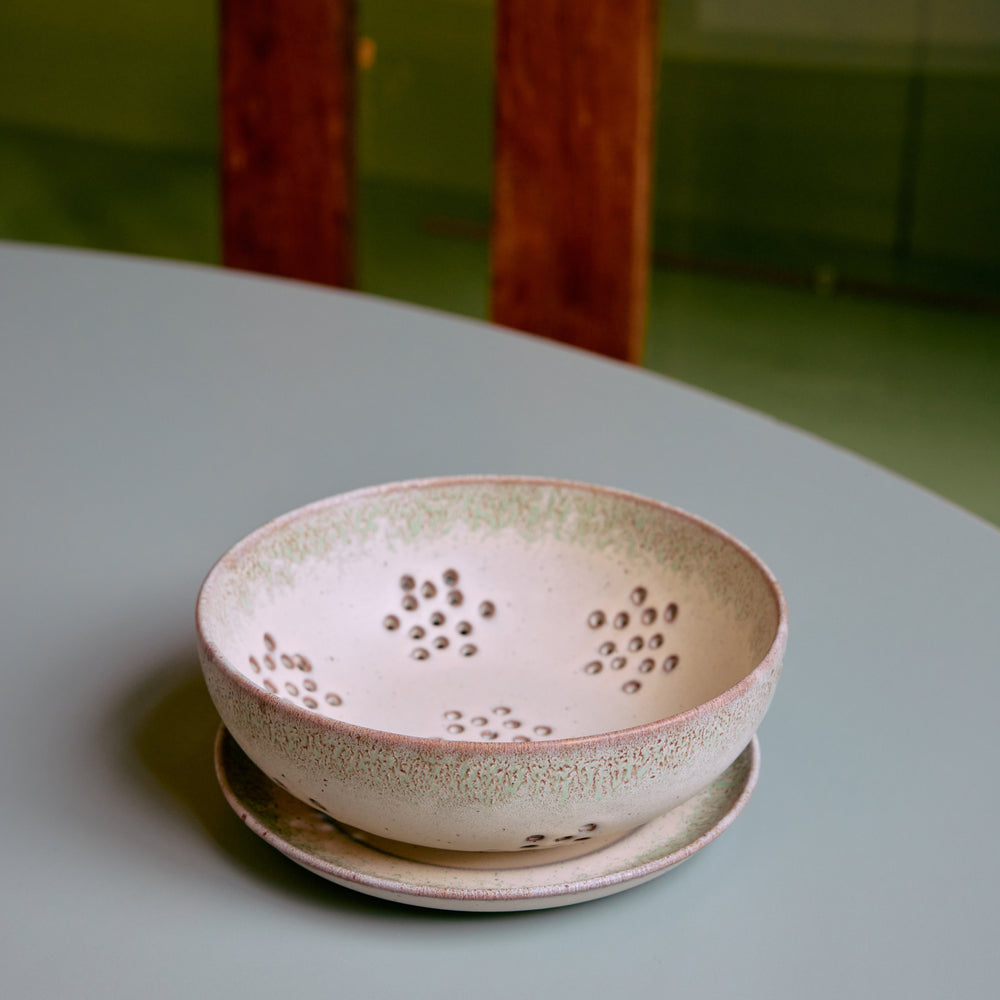 70s ceramics: Berry Bowl-slush
