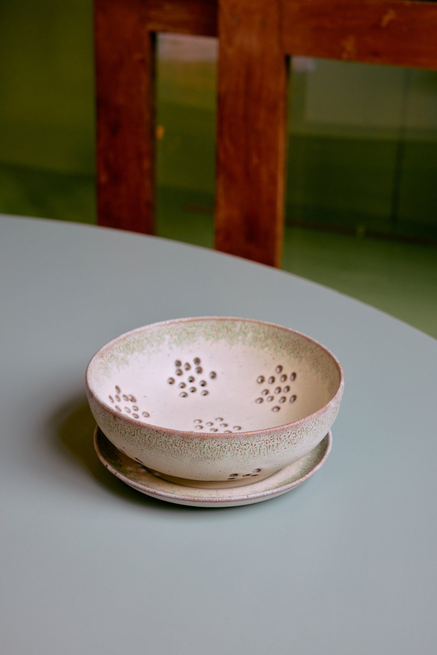 70s ceramics: Berry Bowl-slush