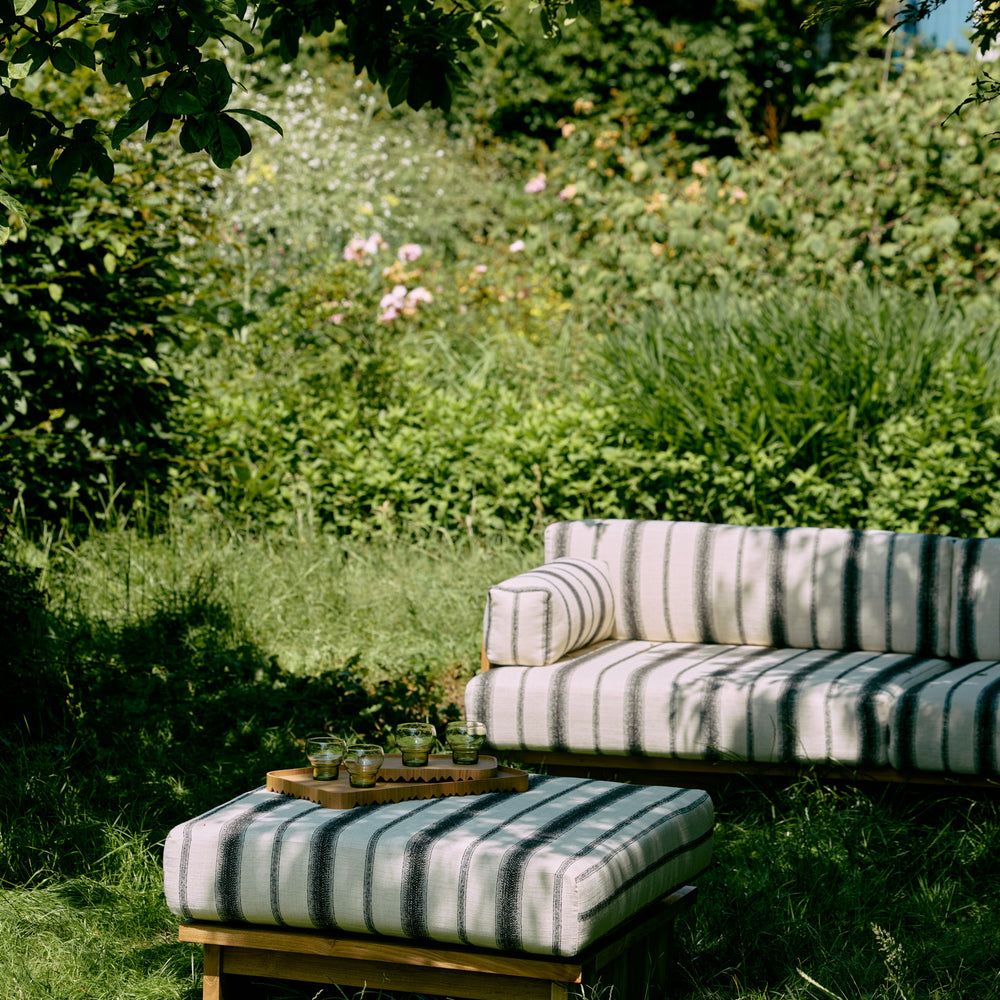 
                      
                        Dienblad Serving Tray M-natural wood
                      
                    