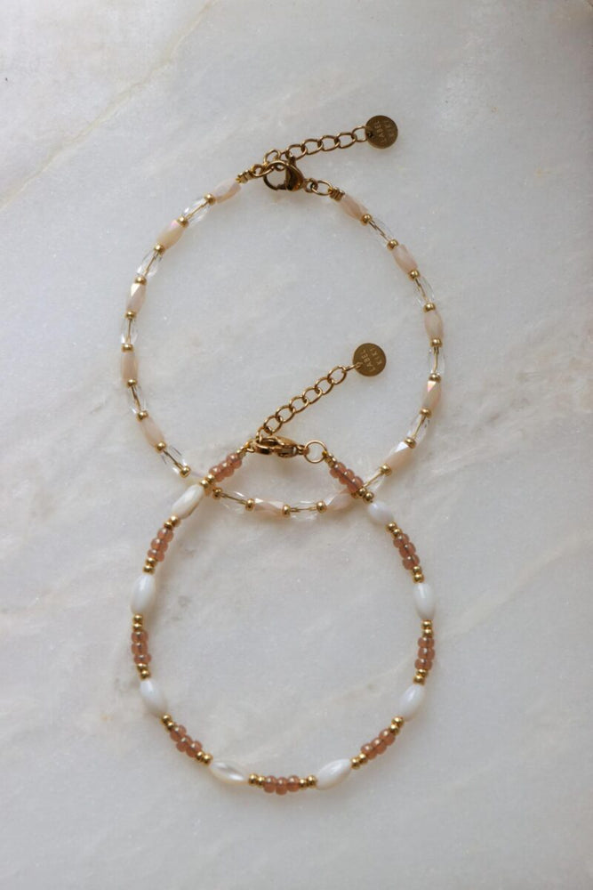 
                      
                        Armband White Drop-gold
                      
                    