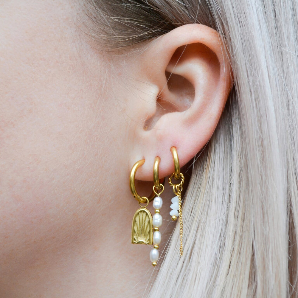 
                      
                        Oorbel Single Hoop Quadruple Pearl-gold
                      
                    
