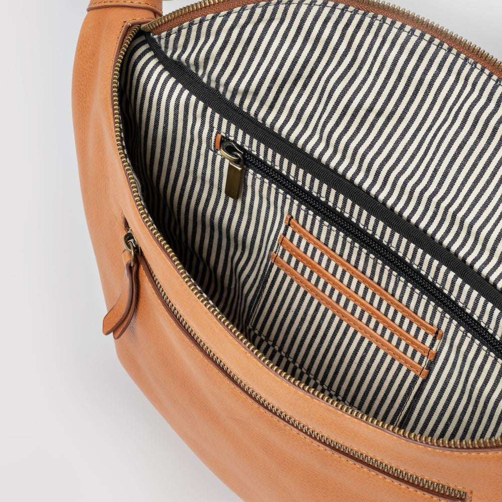 
                      
                        Drew Maxi Bum Bag / Checkered Strap-wild oak (Soft Grain leather)
                      
                    