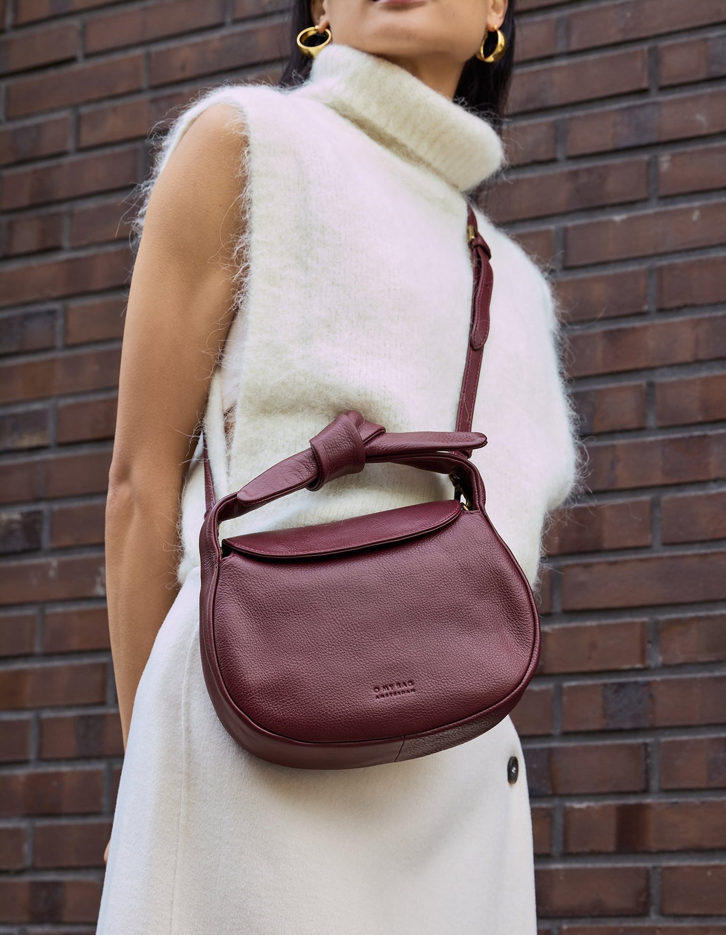 Handtas Coco Croissant-cherry (soft grain leather)