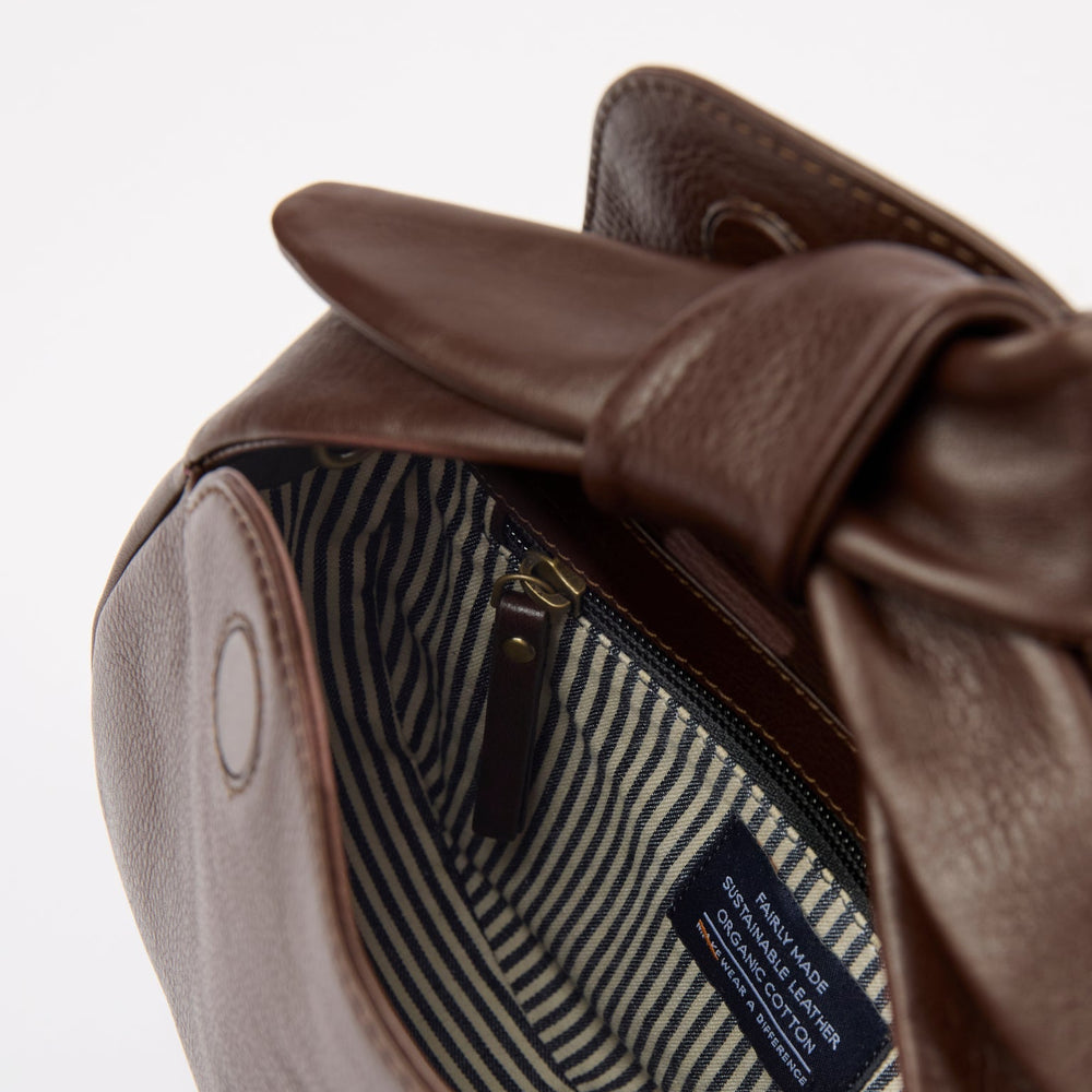 
                      
                        Handtas Coco Croissant-chocolate (soft grain leather)
                      
                    