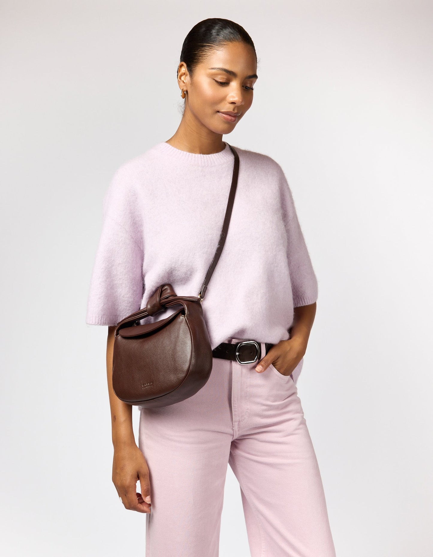 Handtas Coco Croissant-chocolate (soft grain leather)