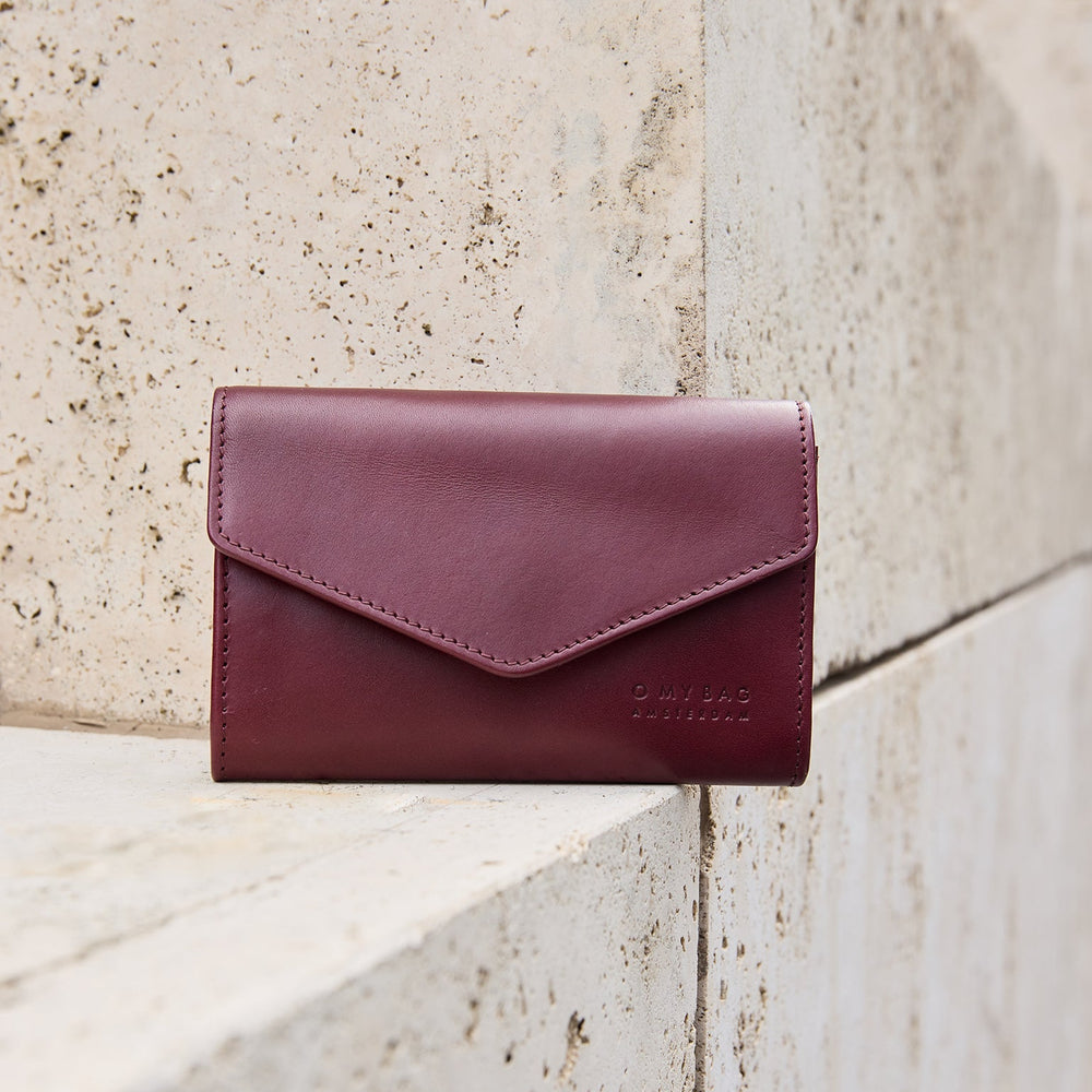 
                      
                        Jo's Purse/Wallet-cherry (classic leather)
                      
                    