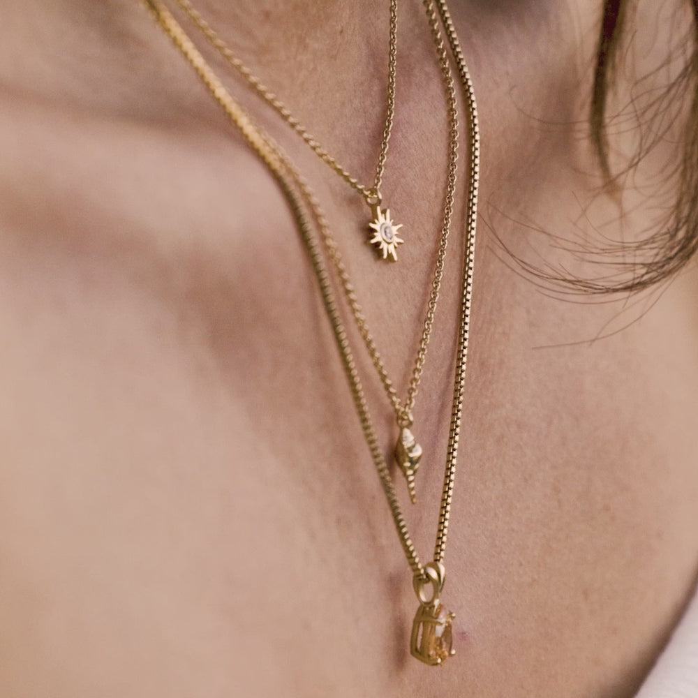 
                      
                        Laad en speel video in Galerijweergave, Ketting Drop Zirconia-gold
                      
                    