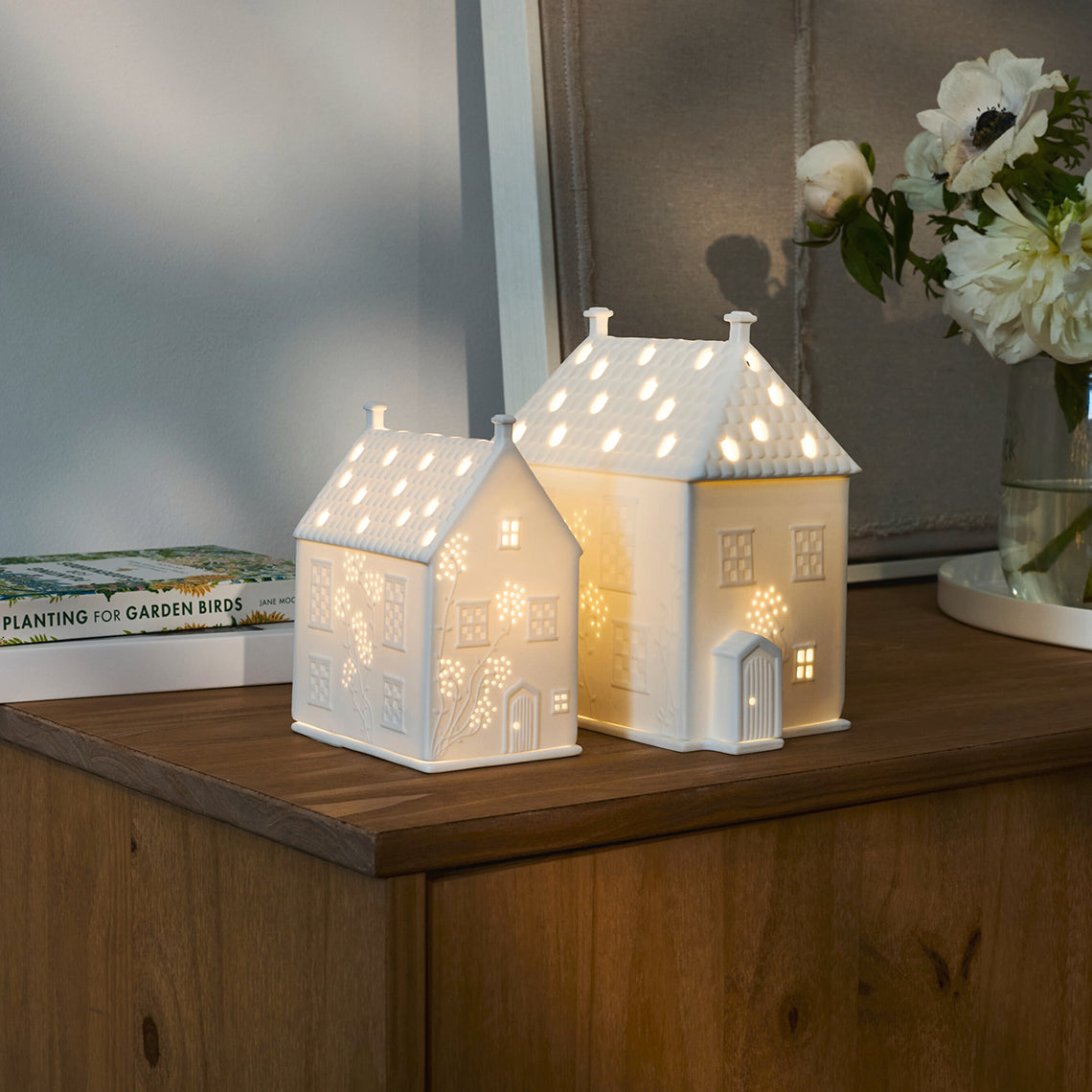 Lighthouse-country cottage tendrils (medium)