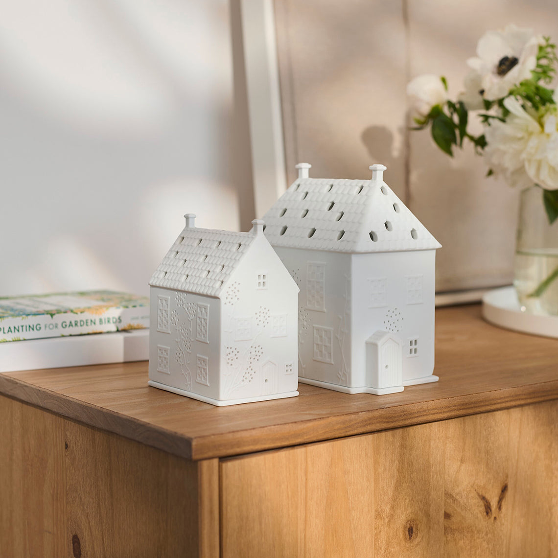 Lighthouse-country cottage tendrils (medium)