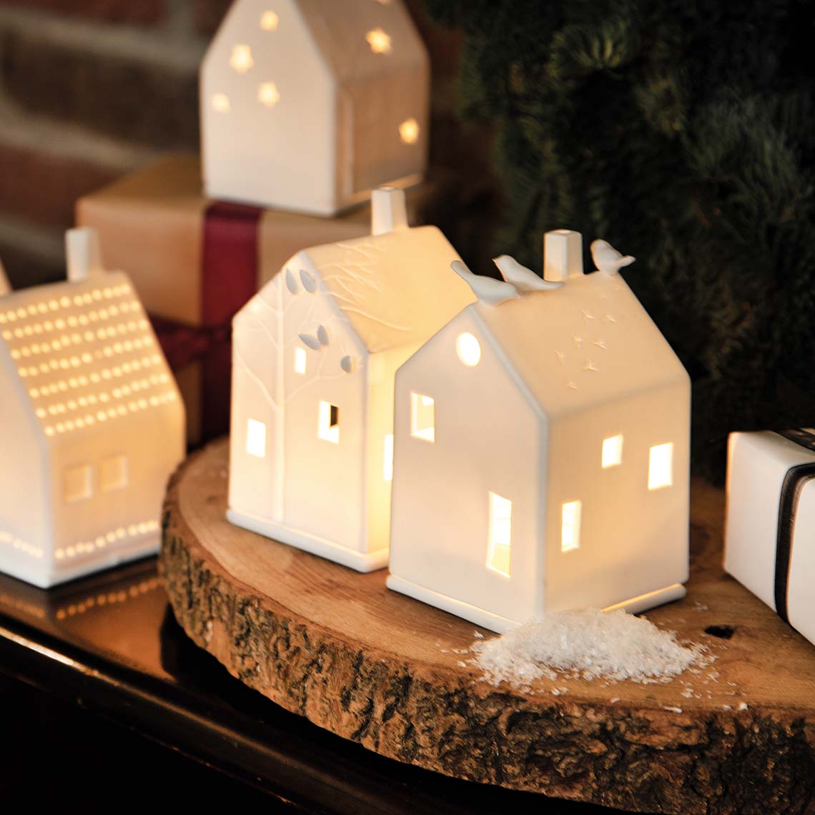 Lighthouse-birdhouse (medium)