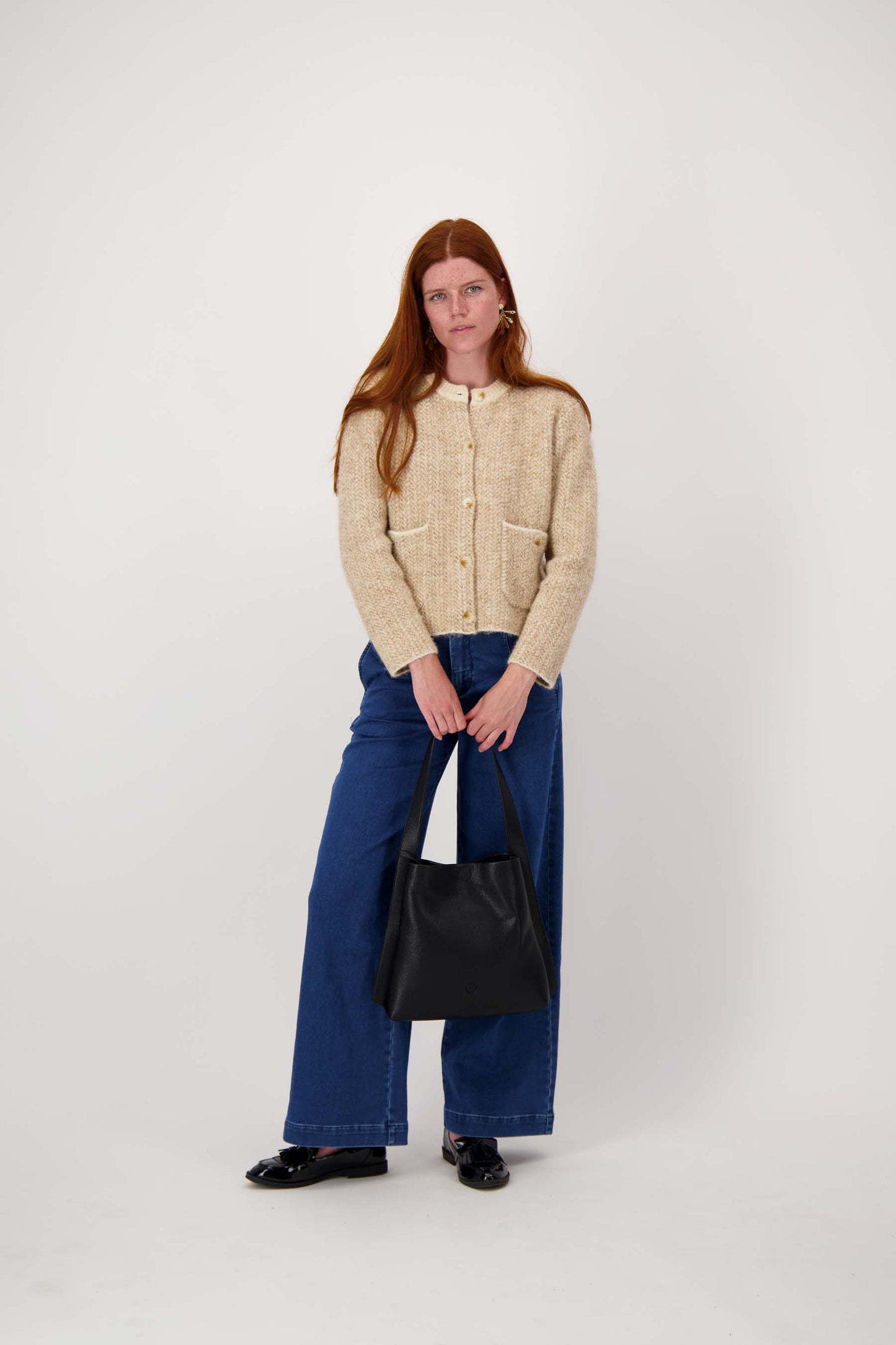 Schoudertas met mooi strap detail + make up tasje-zwart