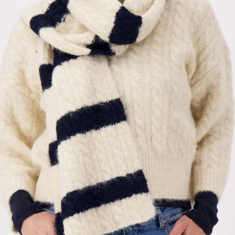 Sjaal Gebreid met kabels-navy-kit