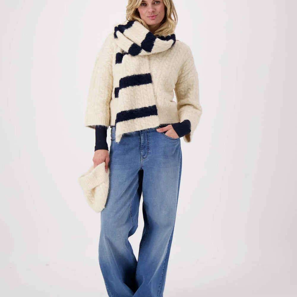 
                      
                        Sjaal Gebreid met kabels-navy-kit
                      
                    