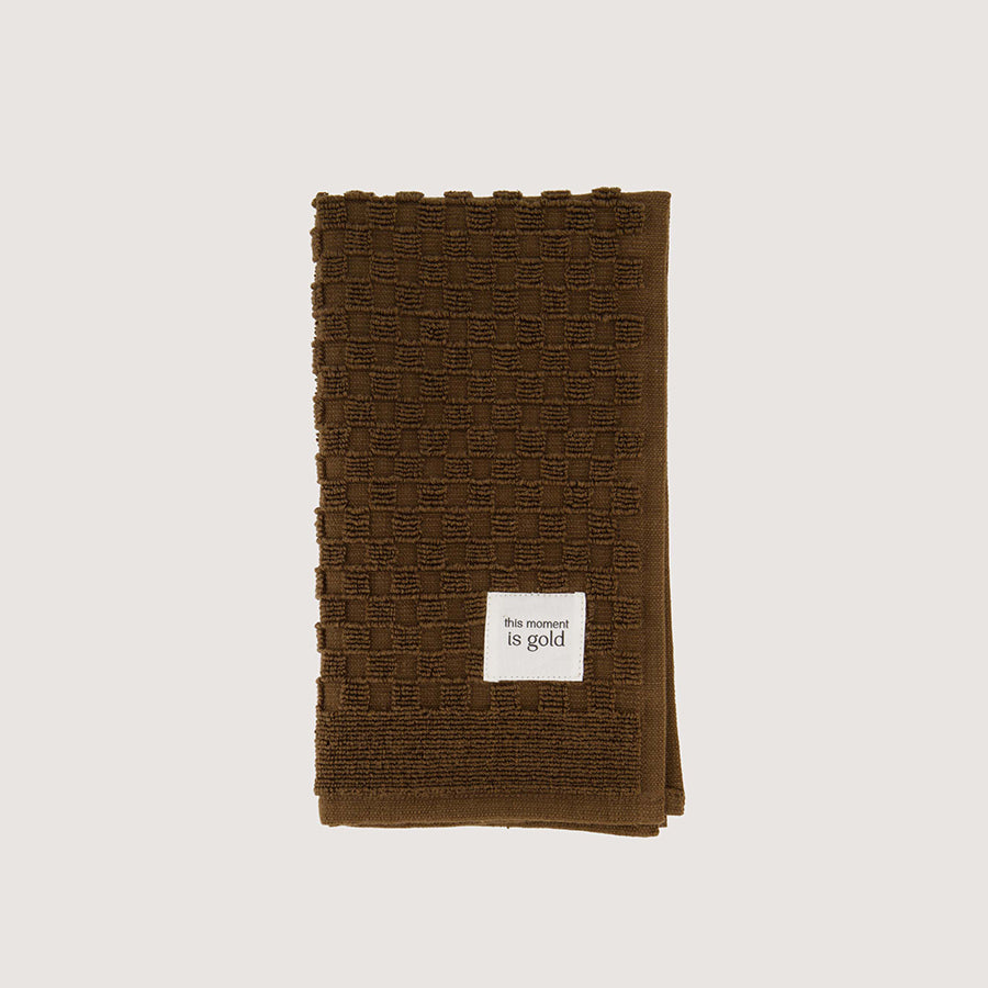 Gastendoekje 'This moment is gold'-brown