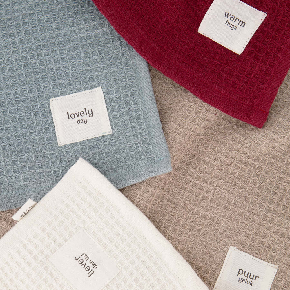 
                      
                        Gastendoekje 'Warm Hugs'-donkerrood
                      
                    