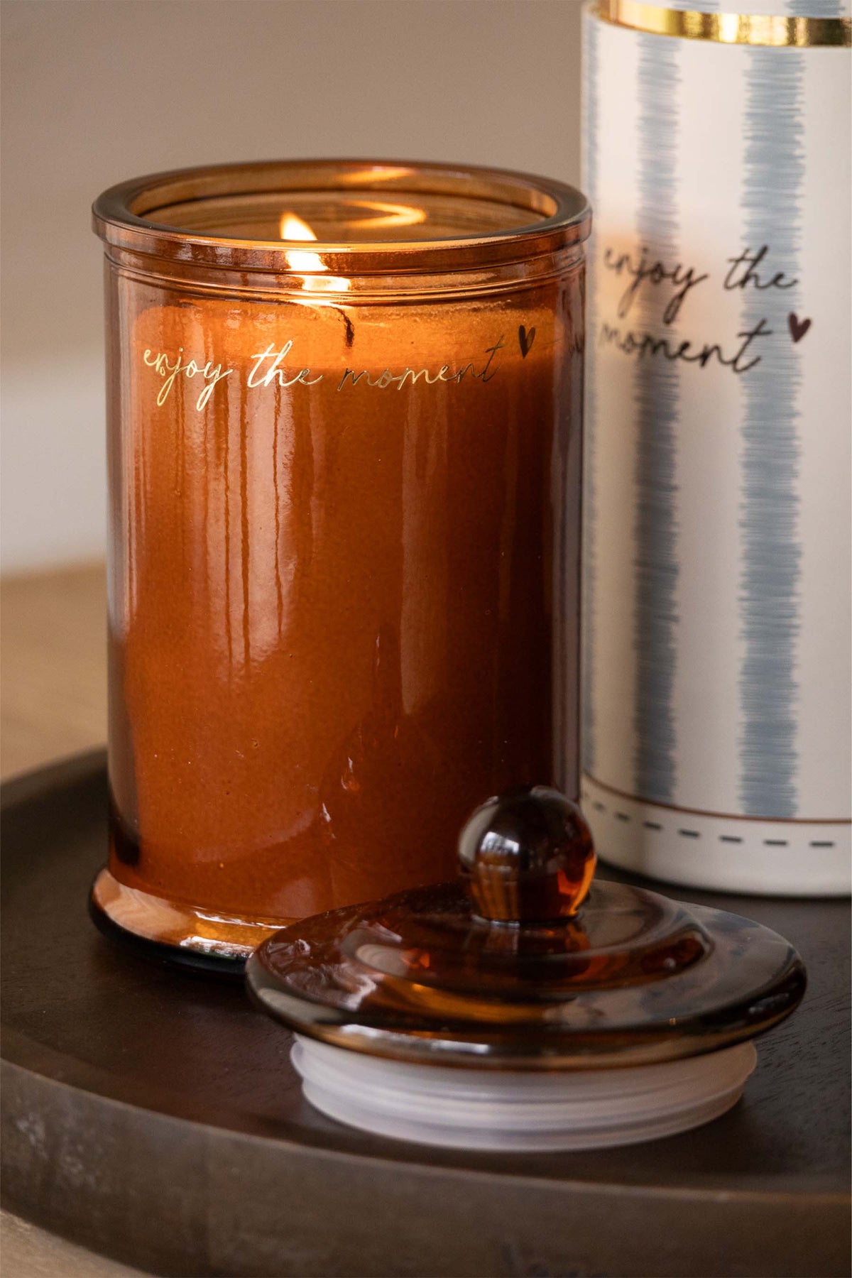 Geurkaars Glas met Deksel 'Enjoy the moment'-camel
