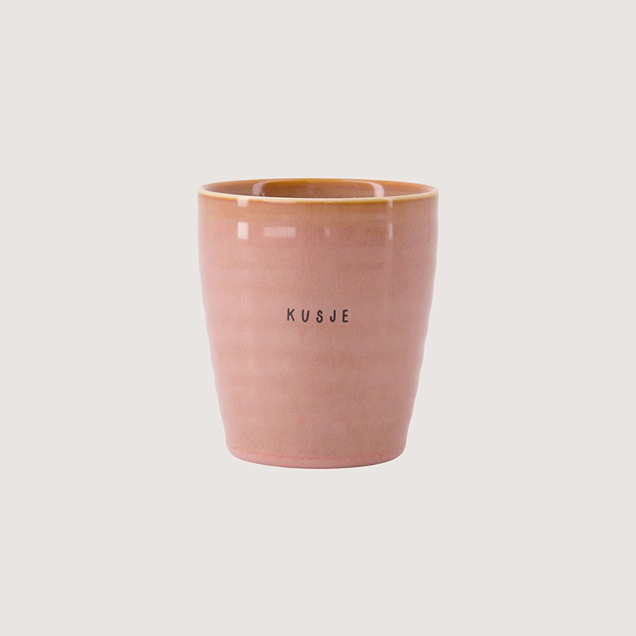 Koffiemok 'Kusje'-donkerroze