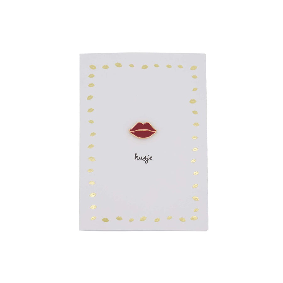 Broche 'Kusje'' op wenskaart-wit/rood/goud